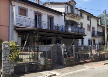 Facciata - Trilocale via Pozzo Donato, 29, Trecchina - foto 1