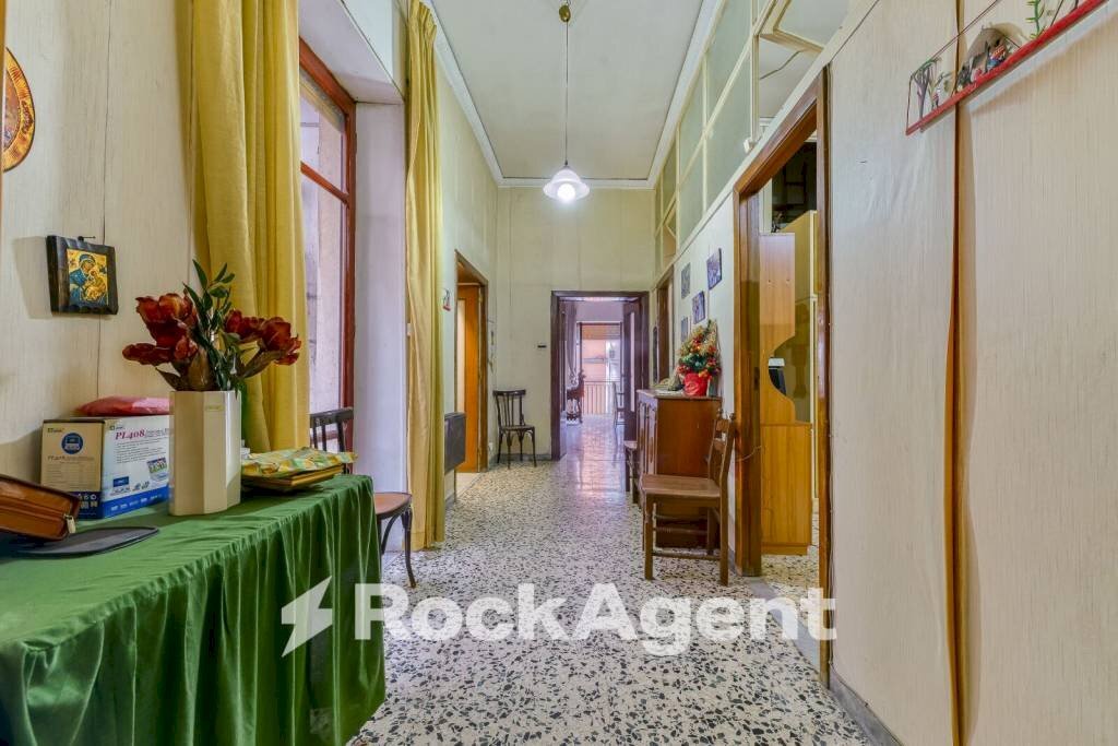 Corridoio - Appartamento via Sant'Antonio Abate, Napoli - foto 3