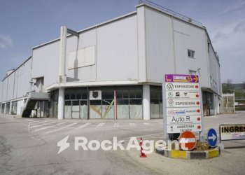 Facciata - Negozio Zona Industriale D1, Tito - foto 8