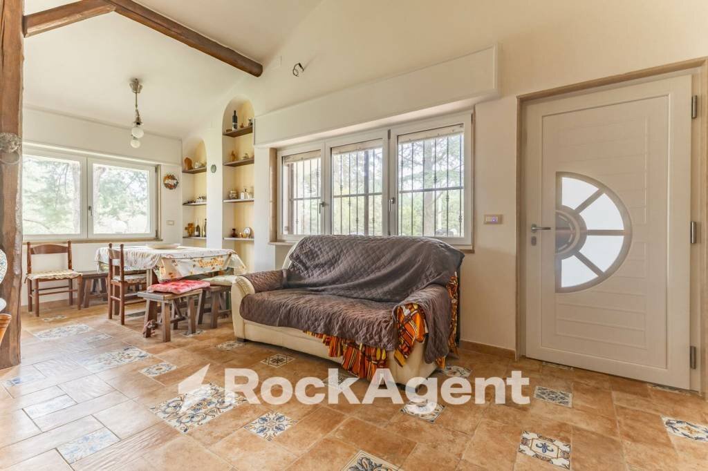 Salone - Villa via Pedali della Murgia, 39, Toritto - foto 1