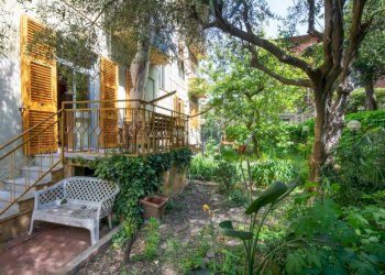 Giardino - Quadrilocale viale Cembrano, 19A, Genova (zona Quarto) - foto 3