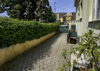Cortile interno - Quadrilocale viale Cembrano, 19A, Genova (zona Quarto) - foto 35