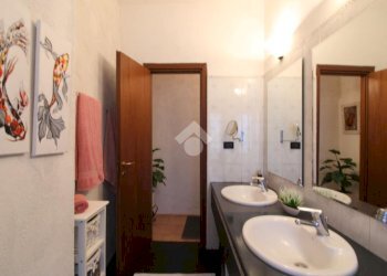 Semi-detached house Regione Carrara, Terzo - photo 35