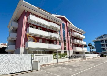 ESTERNO.jpg - Three-room apartment Via Vincenzo Franchi 5a, Tortoreto - photo 19