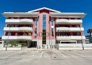 ESTERNO.jpg - Three-room apartment Via Vincenzo Franchi 5a, Tortoreto - photo 20