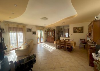 sala da pranzo - Four-room apartment Via dell'Arte Tessile 6, Perugia - photo 1