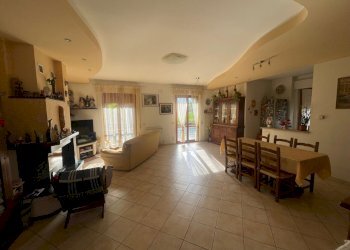 sala da pranzo - Four-room apartment Via dell'Arte Tessile 6, Perugia - photo 3