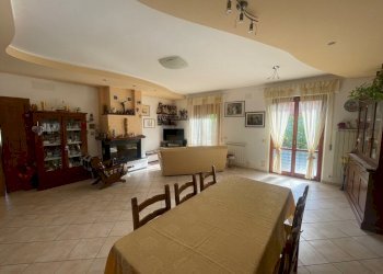 sala da pranzo - Four-room apartment Via dell'Arte Tessile 6, Perugia - photo 4