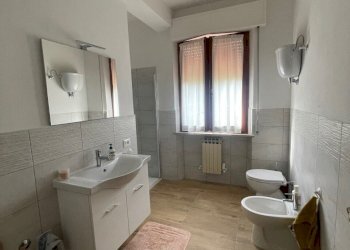 bagno - Four-room apartment Via dell'Arte Tessile 6, Perugia - photo 9