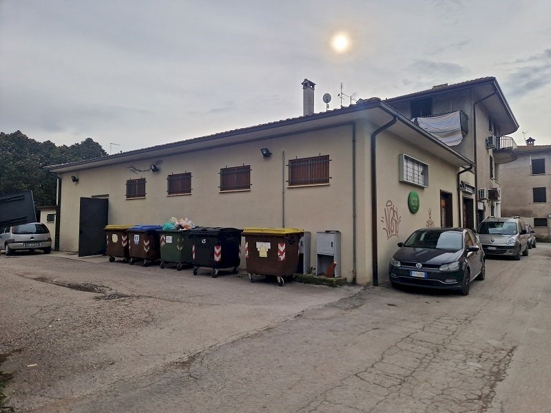Facciate esterne - Commercial Premises Via Giosuè Carducci 27, Perugia - photo 2