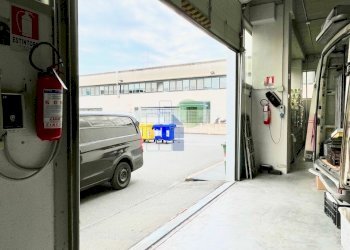 ingresso dal piazzale - Capannone Via degli Arrotini 12, Livorno - foto 10