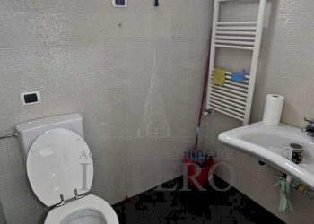 bagno - Commercial Premises Via Vittorio Veneto 1, Ventimiglia - photo 5