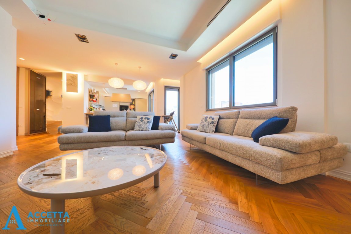 living - Attic Via Gastone Mezzetti 21, Taranto - photo 2