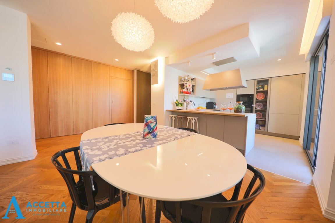 living - Attic Via Gastone Mezzetti 21, Taranto - photo 3