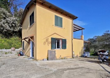 IMG_20260323_093508.jpg - Villa Via Umberto Maddalena 103, Vezzano Ligure - foto 1