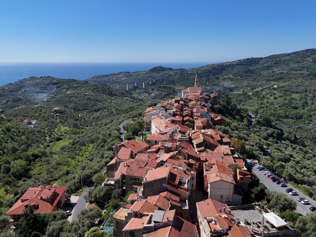 Rustico Via Ludovico Ariosto, Civezza - foto 1