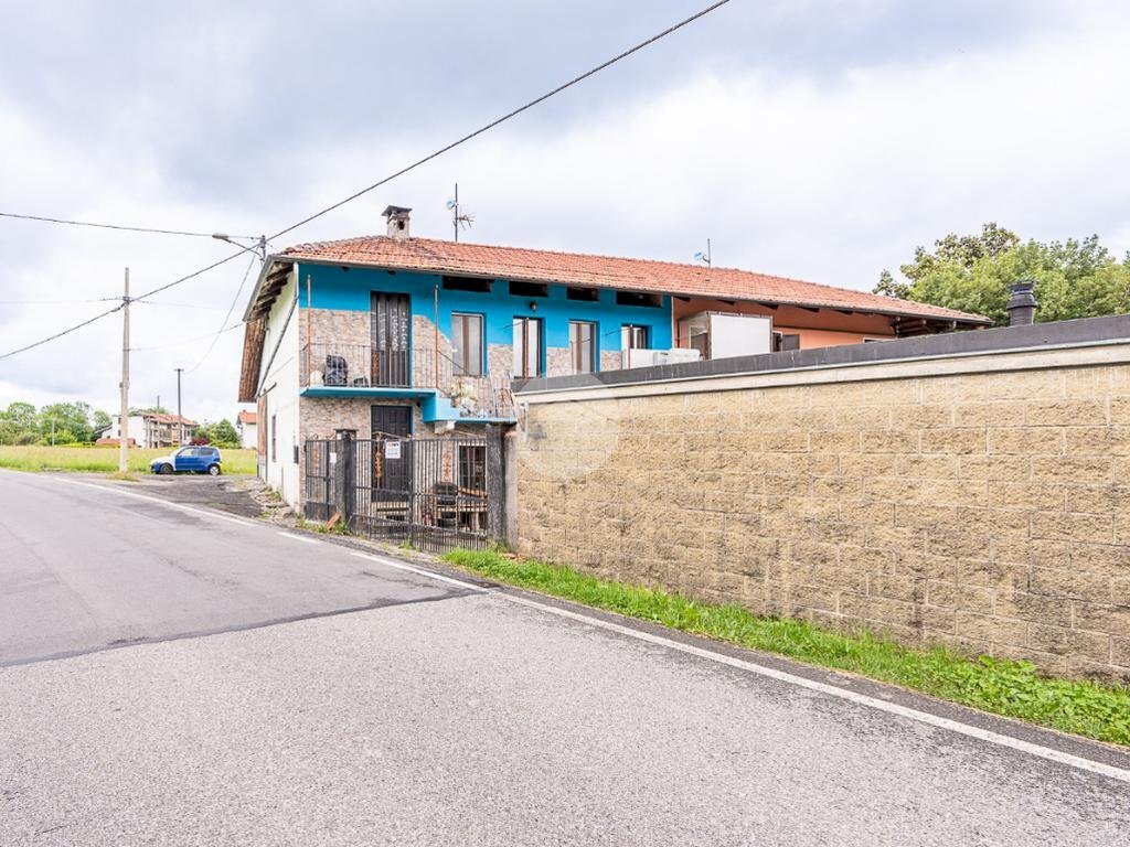 Semi-detached house Strada Villapet, Villanova Canavese - photo 1