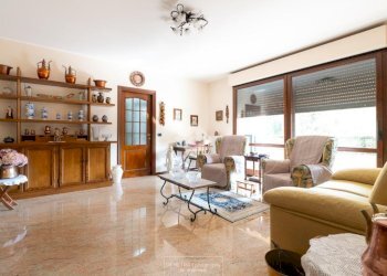 Three-room apartment Via della pace, Vignola - photo 1