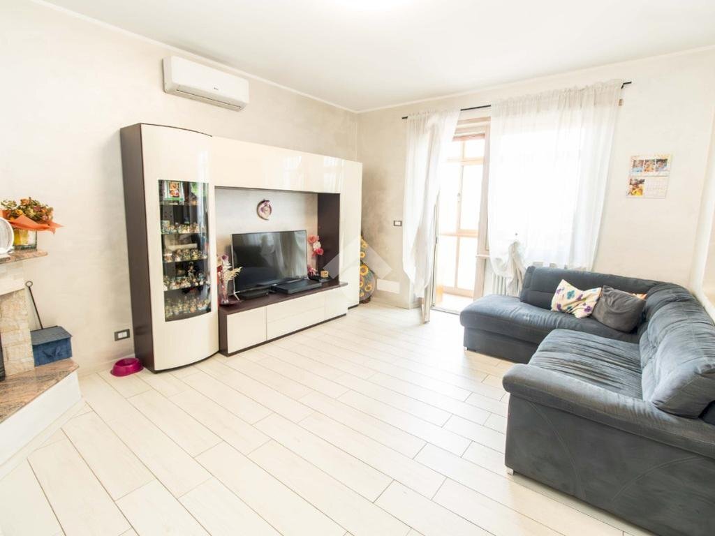 Four-room apartment Via De Gasperi, Leini - photo 1