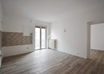 Apartment Corso massimo d'azeglio, Ivrea - photo 2