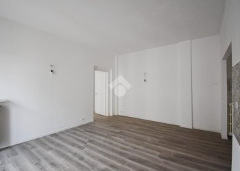 Apartment Corso massimo d'azeglio, Ivrea - photo 3