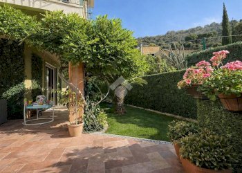 Three-room apartment Via degli Ulivi, Ventimiglia - photo 1
