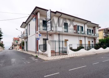 Casa all\'aperto - Trilocale Via Magna Grecia
 
15, Roseto Capo Spulico - foto 1