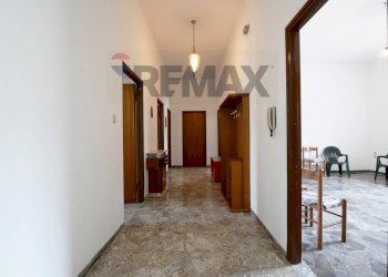 Hall / corridoio - Trilocale Via Magna Grecia
 
15, Roseto Capo Spulico - foto 4
