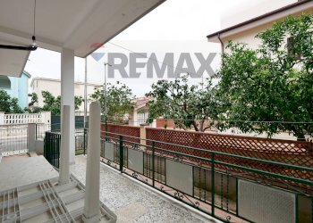 Terrazza - Trilocale Via Magna Grecia
 
15, Roseto Capo Spulico - foto 8