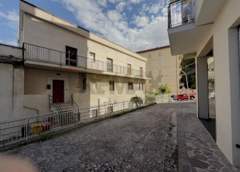 Edificio all\'aperto - Two-room apartment Casoli - photo 1