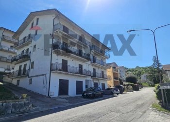 Edificio all\'aperto - Four-room apartment Via San Pietro
 
75/A, Altino - photo 1
