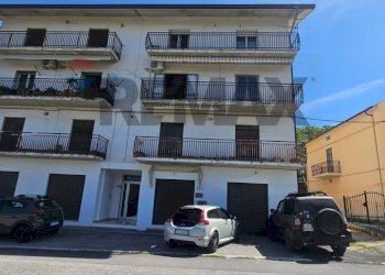 Edificio all\'aperto - Four-room apartment Via San Pietro
 
75/A, Altino - photo 2