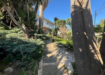 Giardino - Casa semi indipendente Contrada Vallevò
 
175, Rocca San Giovanni - foto 6