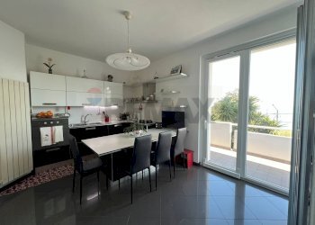 Sala da pranzo - Casa semi indipendente Contrada Vallevò
 
175, Rocca San Giovanni - foto 41