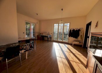 Sala da pranzo - Casa semi indipendente Contrada Vallevò
 
175, Rocca San Giovanni - foto 79