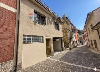 Edificio all\'aperto - Independent house Via Moro
 
32, Colledimezzo - photo 1