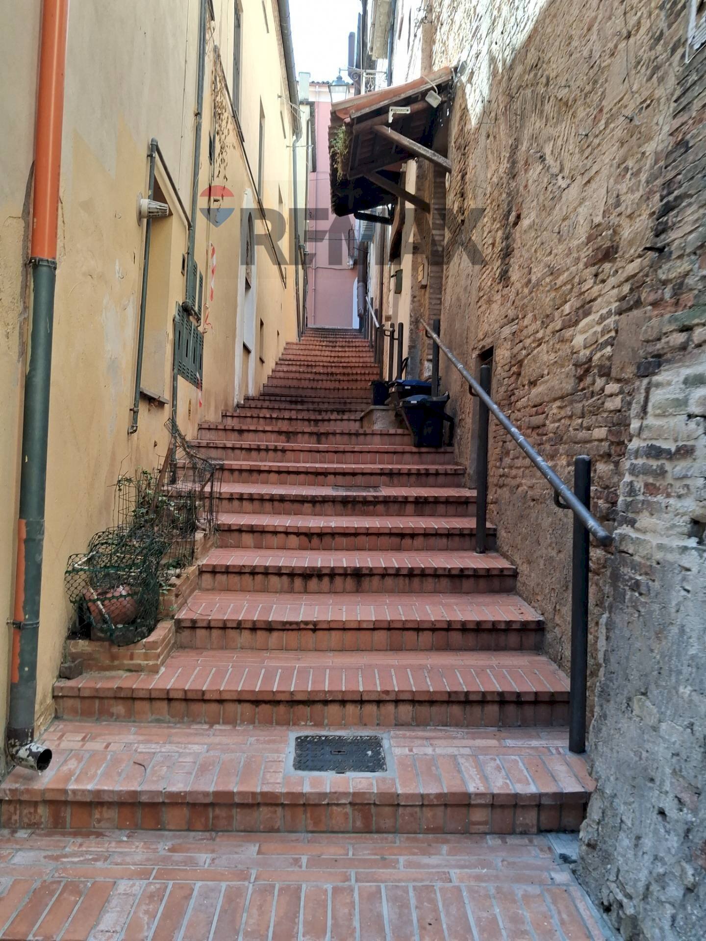 Scale - Locale Commerciale Vico 10 di Via Cavour
 
1, Lanciano - foto 3