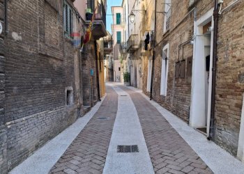 Edificio all\'aperto - Locale Commerciale Vico 10 di Via Cavour
 
1, Lanciano - foto 2