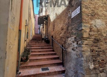 Edificio all\'aperto - Locale Commerciale Vico 10 di Via Cavour
 
1, Lanciano - foto 22