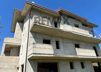 Edificio all\'aperto - Villa C.da Ritiro, Orsogna - foto 4