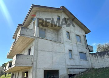 Edificio all\'aperto - Villa C.da Ritiro, Orsogna - foto 6