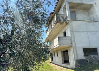 Edificio all\'aperto - Villa C.da Ritiro, Orsogna - foto 7
