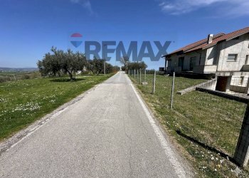 Edificio all\'aperto - Villa C.da Ritiro, Orsogna - foto 11