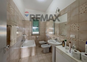 Bagno - Semi-detached house contrada Sabatiniello
 
8, Tollo - photo 17