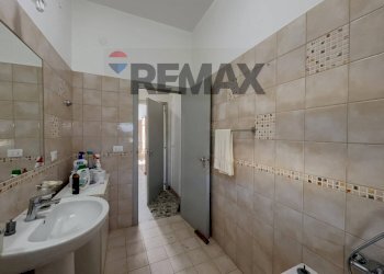 Bagno - Semi-detached house contrada Sabatiniello
 
8, Tollo - photo 18