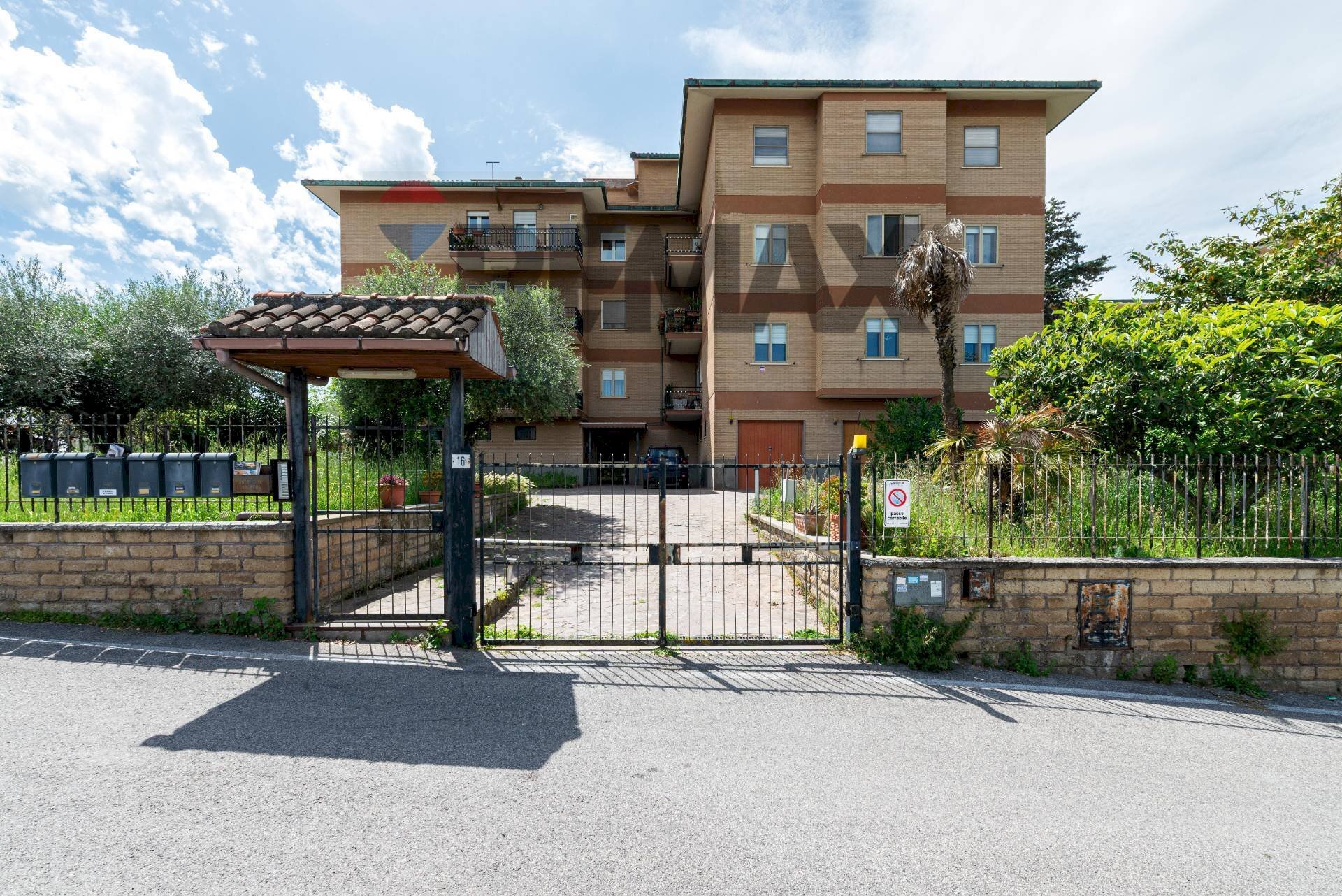 Edificio all\'aperto - Four-room apartment via Tagliamento
 
16, Mentana - photo 1