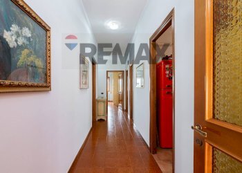 Hall / corridoio - Four-room apartment via Tagliamento
 
16, Mentana - photo 10
