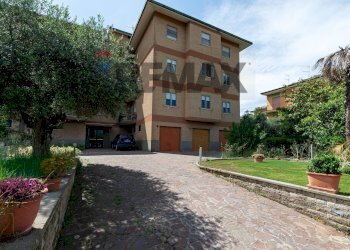 Edificio all\'aperto - Four-room apartment via Tagliamento
 
16, Mentana - photo 31