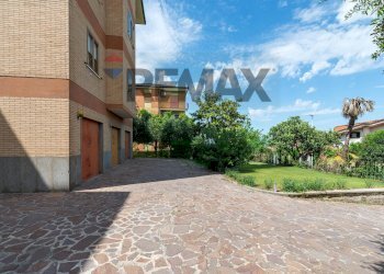 Edificio all\'aperto - Four-room apartment via Tagliamento
 
16, Mentana - photo 32