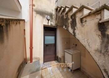 Cortile interno - Casa indipendente via Solferino, Casarano - foto 4